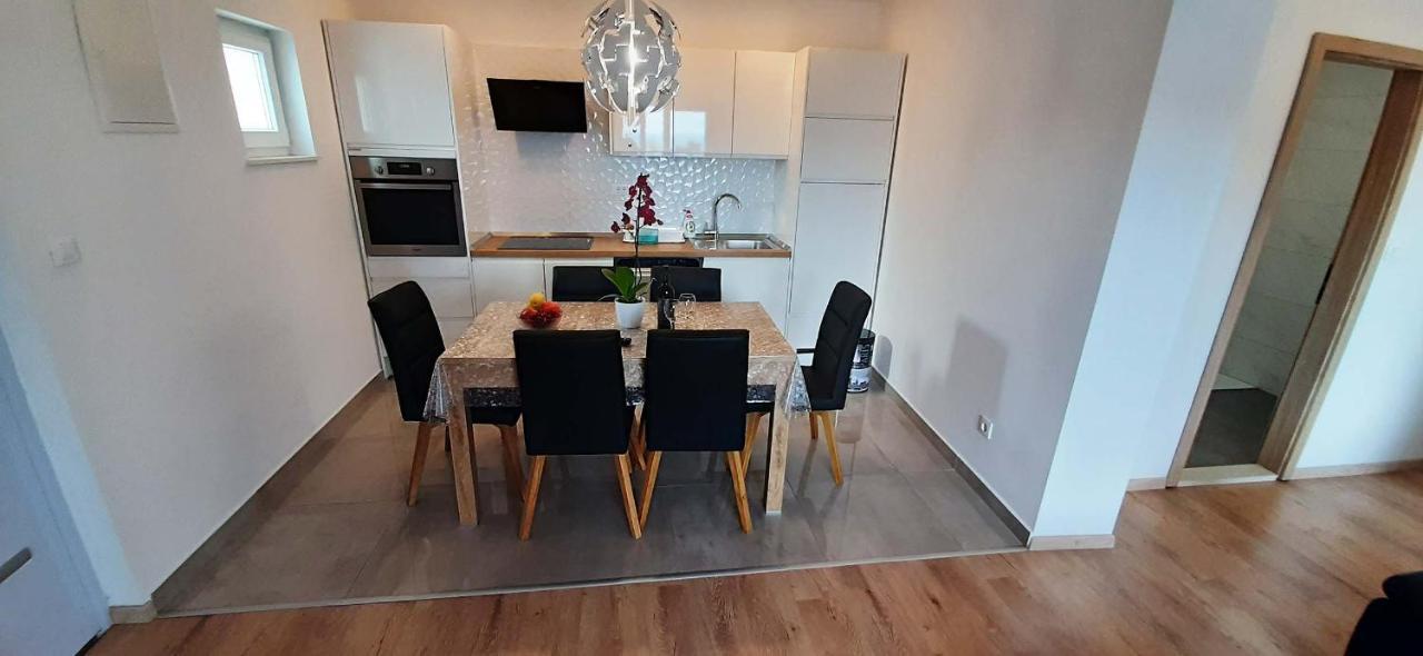 Penthaus Apartment N&M Baška Voda Eksteriør billede